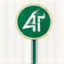 Verkehrsregeln: Österreich Autobahn, grünes Schild und Fahrbahnmarkierung